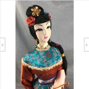 Vtg Chinese Decor: 15" Woman Cloth Figurine Traditional Dress & Lantern